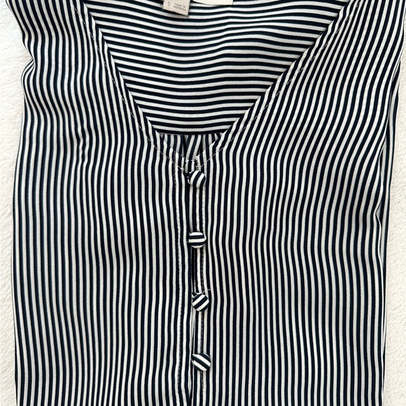 LOFT light worn woman’s work shirt. - Picture 4 of 4